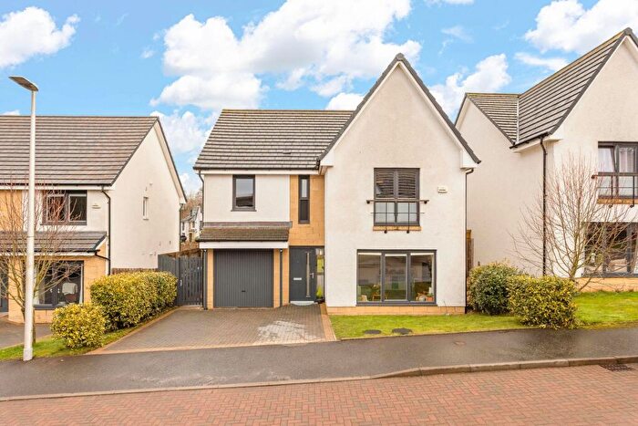 4 Bedroom Detached House For Sale In New Calder Mill Road, Livingston, EH54