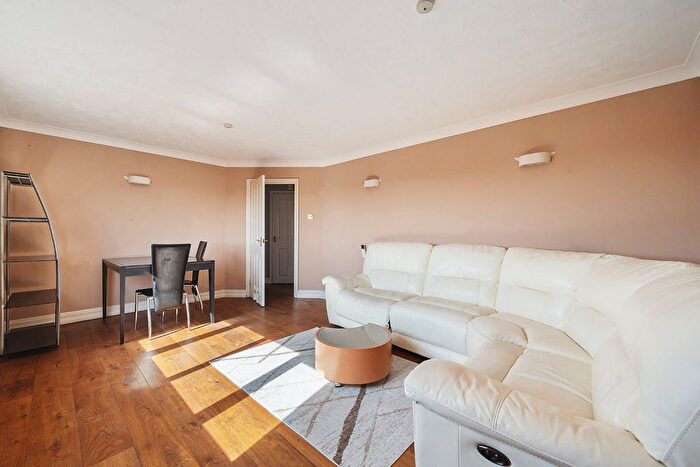 2 Bedroom Flat For Sale In South Ealing Road, Ealing, London, W5
