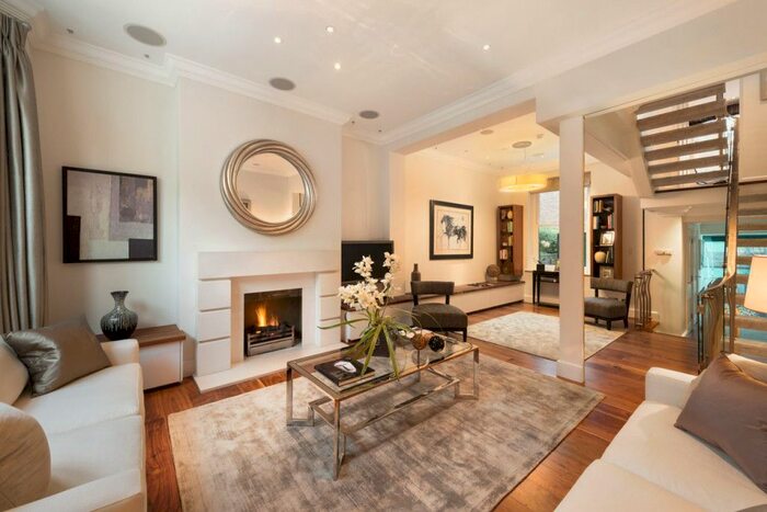 4 Bedroom Semi-Detached House To Rent In Redesdale Street, Chelsea, London, SW3