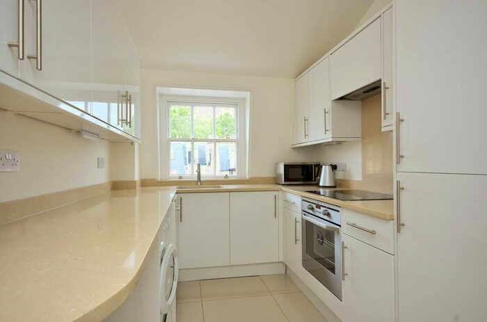 1 Bedroom Flat To Rent In Strathearn Place, Hyde Park Estate, London, W2