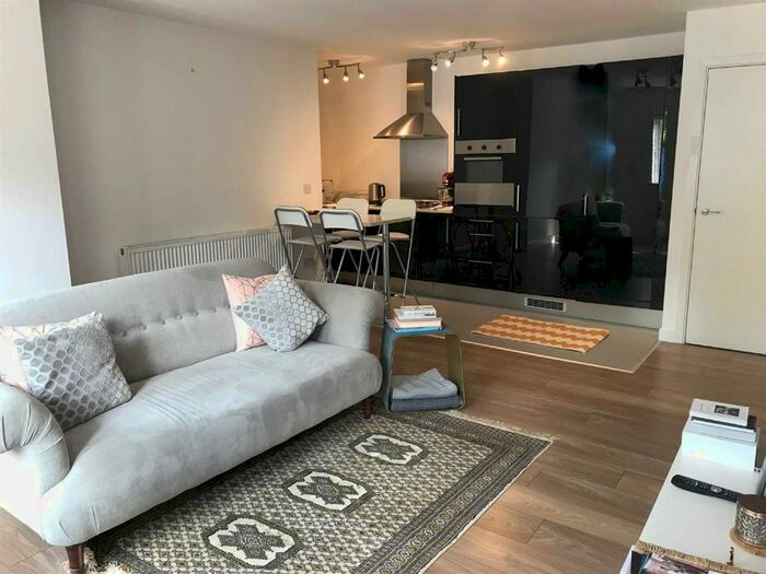 2 Bedroom Flat To Rent In Dollis Road, Mill Hill, NW7