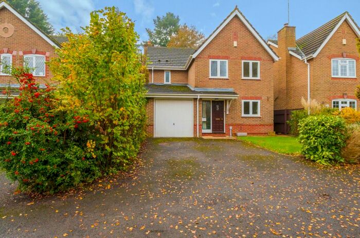 4 Bedroom Detached House To Rent In Hunters Chase, Caversham, RG4