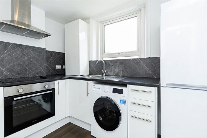 2 Bedroom Flat To Rent In Camden High Street, London, NW1
