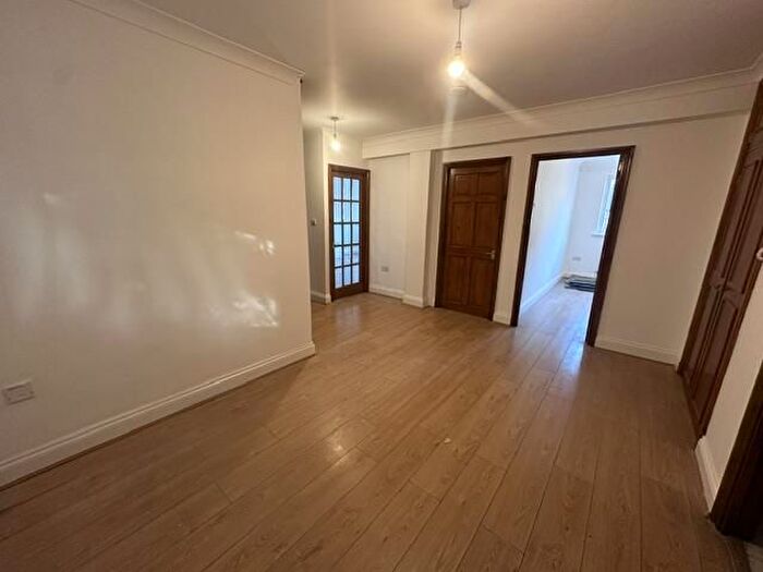 3 Bedroom Flat To Rent In London Road, Thornthon Heath, Croydon, CR7