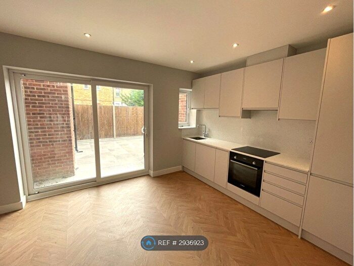 2 Bedroom Flat To Rent In Footscray Road, London, SE9