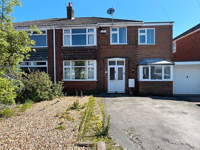4 Bedroom Semi-detached House For Sale In Dene Brow, Haughton Green, Denton, Manchester, M34