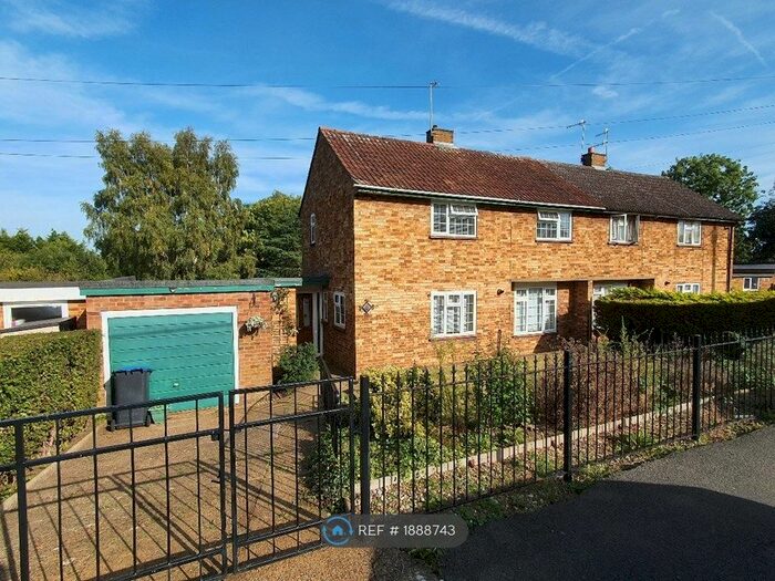 3 Bedroom Semi-Detached House To Rent In East View, Essendon, Hatfield, AL9