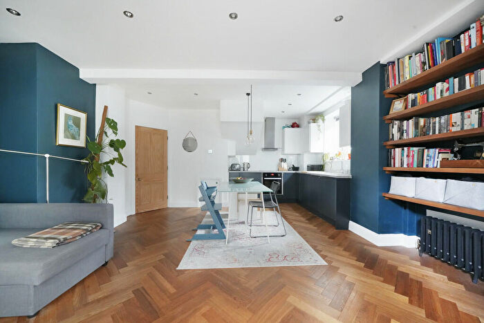 2 Bedroom Apartment To Rent In Petherton Road, N5