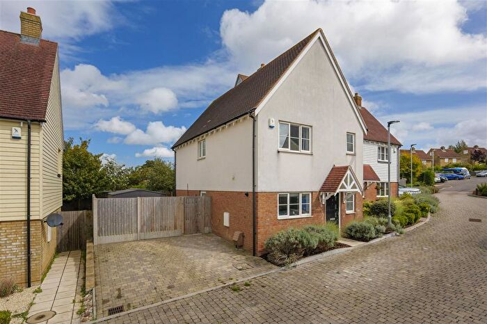 3 Bedroom Semi-Detached House For Sale In Longview Close, Boughton, ME13