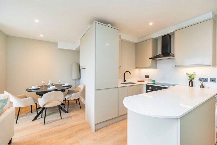 2 Bedroom Flat For Sale In Elm Grove, Wimbledon, SW19