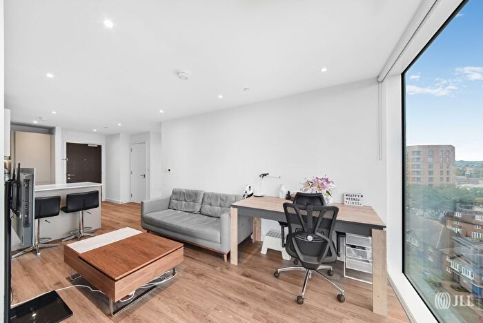 1 Bedroom Flat To Rent In Skylark Point, N4