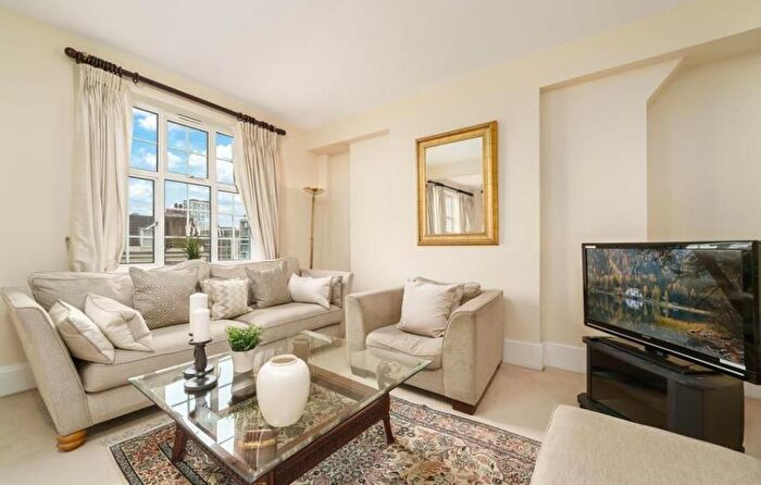2 Bedroom Flat To Rent In Weymouth Street, Marylebone, London, W1W