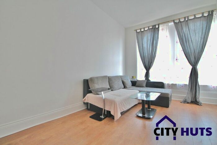 5 Bedroom Flat To Rent In Turnpike Lane, Turnpike Lane, N8