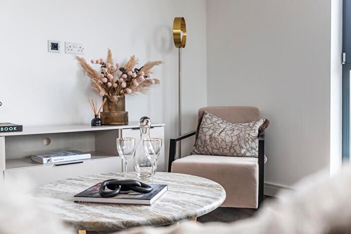 2 Bedroom Flat To Rent In Watteau Square, Croydon, CR0