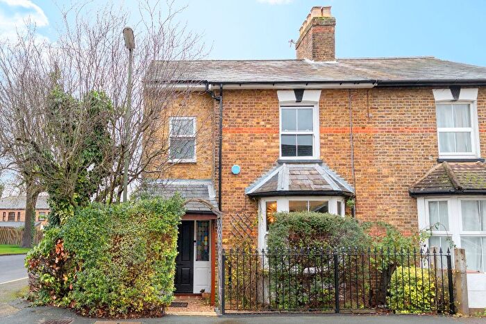 3 Bedroom Semi Detached House For Sale In Richmond Road, Staines-Upon-Thames, TW18