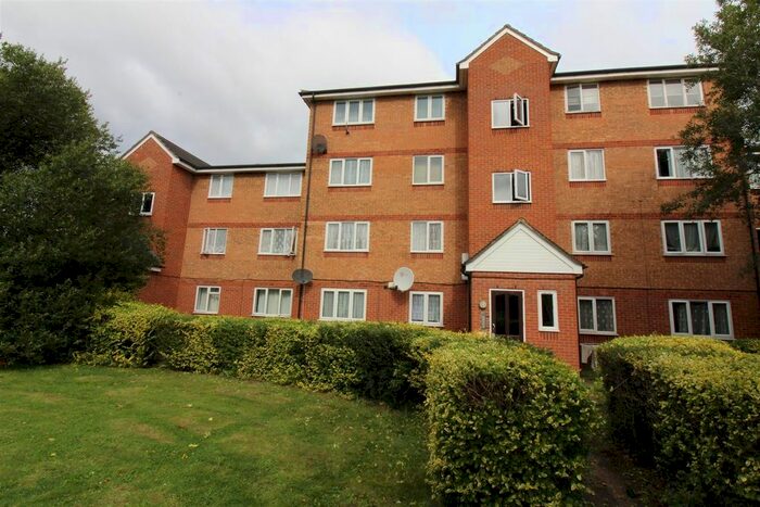 1 Bedroom Flat To Rent In Express Drive, Goodmayes, Ilford, IG3
