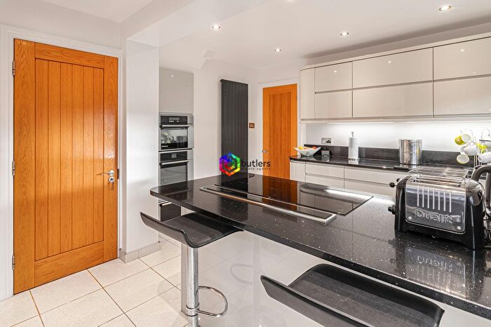 4 Bedroom Detached House For Sale In Owlthorpe Avenue, Mosborough, S20