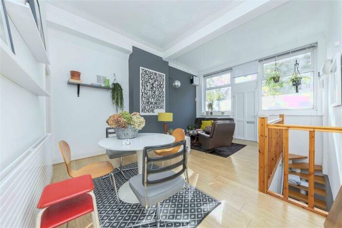 3 Bedroom Flat To Rent In Weymouth Terrace, Hoxton, E2