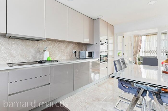 4 Bedroom End Of Terrace House For Sale In Fleetwood Close, Tadworth, KT20