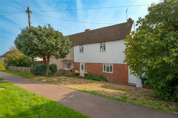 3 Bedroom Semi-Detached House To Rent In Wilga Road, Welwyn, AL6