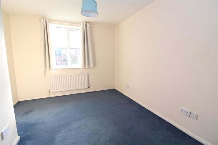 2 Bedroom Flat To Rent In Dexter Close, St Albans, AL1