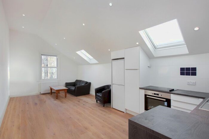 2 Bedroom Flat To Rent In Killyon Road, London, SW8
