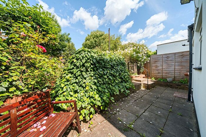 2 Bedroom Flat For Sale In Denmark Road, London, W13