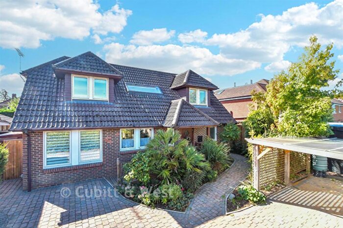3 Bedroom Detached House For Sale In Stonefield Close, Crawley, West Sussex, RH10