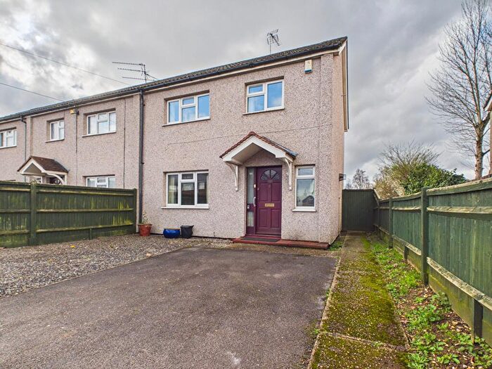 3 Bedroom Semi Detached House For Sale In The Meadway, Reading, Tilehurst, RG30