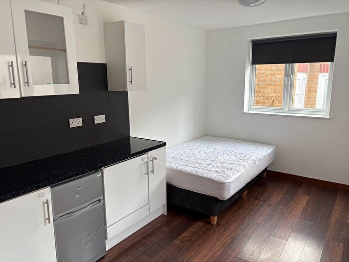 1 Bedroom Flat To Rent In Chalvey Road East, Slough, SL1