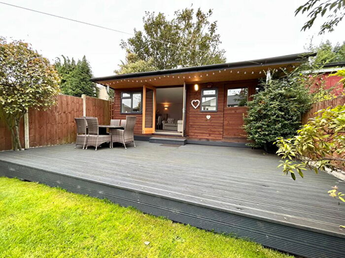 3 Bedroom Semi-Detached House For Sale In Graham Road, West Bromwich, B71