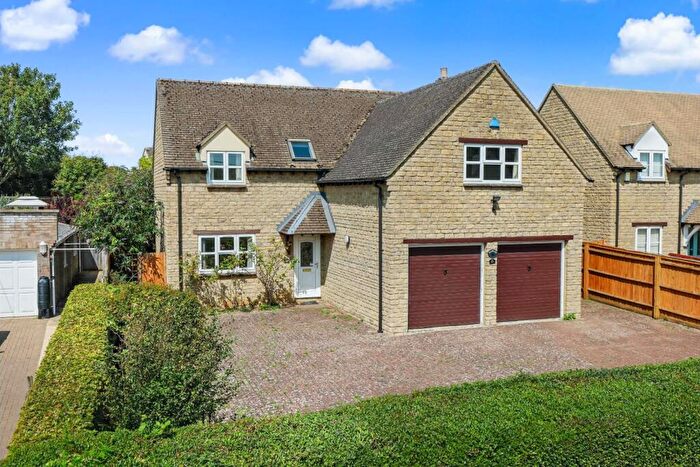 4 Bedroom Detached House For Sale In Witney Road, Long Hanborough, Witney, OX29