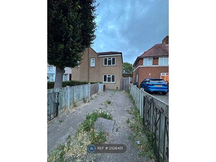 4 Bedroom End Of Terrace House To Rent In Hunters Hall Road, London, RM10