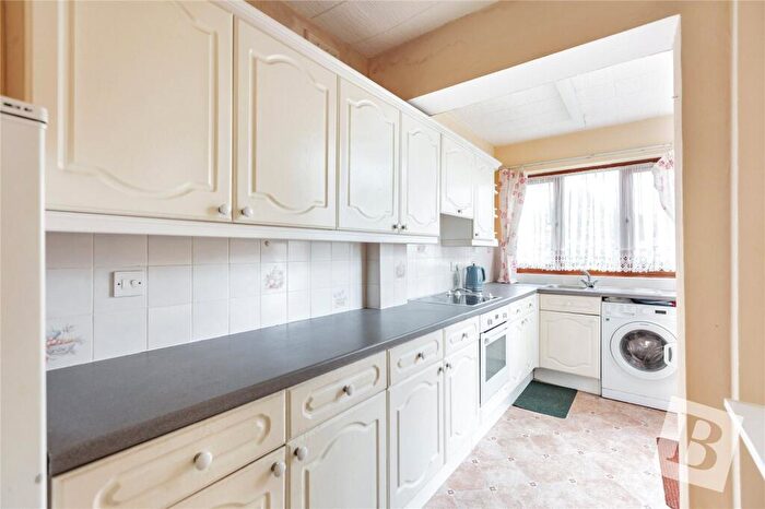 3 Bedroom End Of Terrace House For Sale In Askwith Road, Rainham, RM13