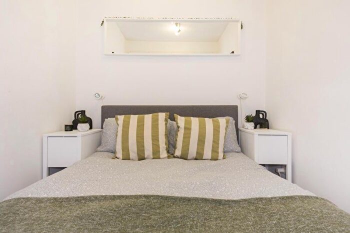 1 Bedroom Flat To Rent In Nauticus Walk, London, E14