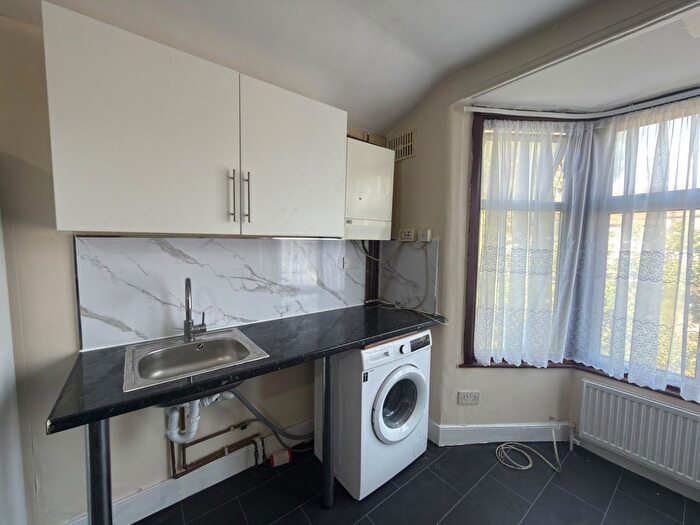 2 Bedroom Flat To Rent In London, E12