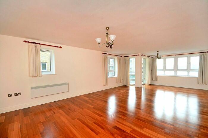 3 Bedroom Flat For Sale In St Davids Square, Isle Of Dogs, London, E14