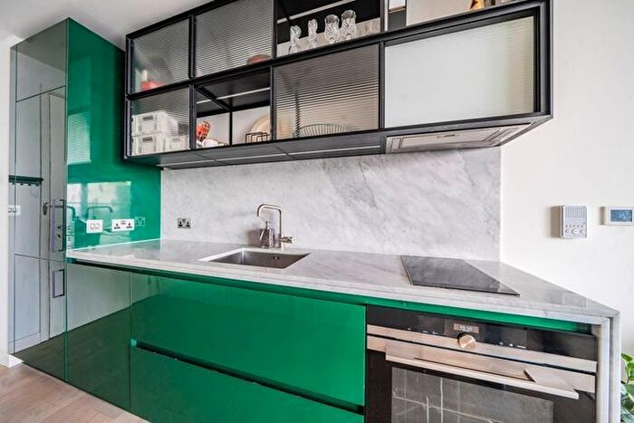 2 Bedroom Flat To Rent In Hobart Building, Wards Place, London, E14