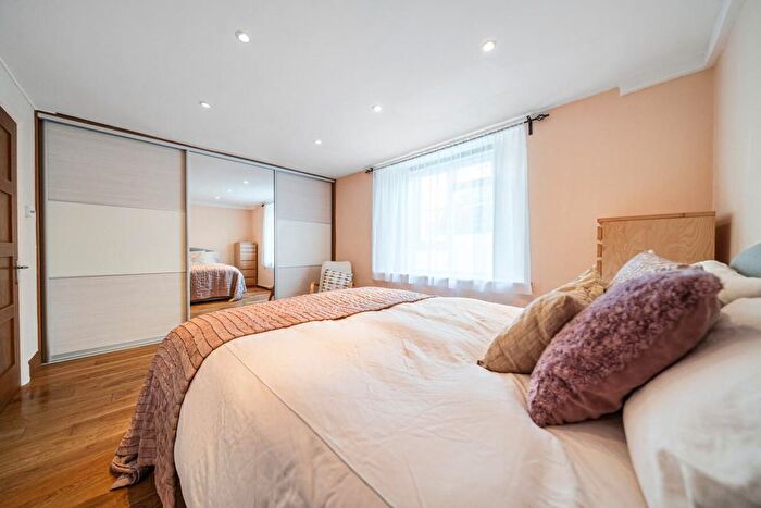 1 Bedroom Flat For Sale In Larkhall Rise, Clapham, London, SW4