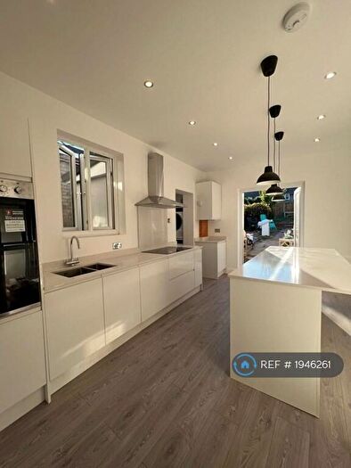 5 Bedroom Terraced House To Rent In Huxley Road, London, E10