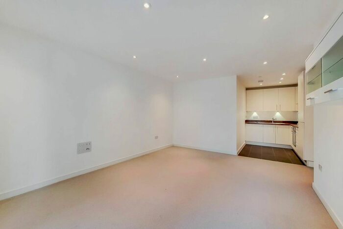 2 Bedroom Flat To Rent In Saffron Central Square, East Croydon, Croydon, CR0
