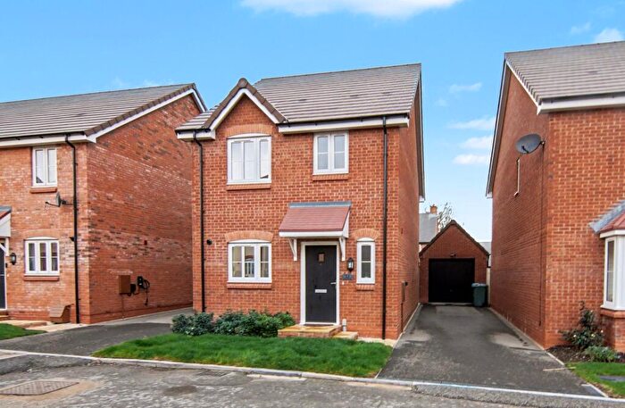 3 Bedroom Detached House For Sale In Hollyberry Way, Allesley, CV5