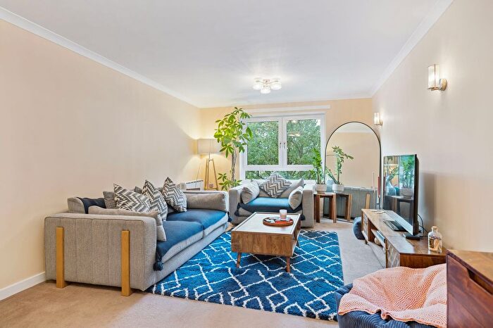2 Bedroom Flat For Sale In Camphill Avenue, Flat /, Shawlands, Glasgow, G41