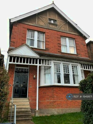 2 Bedroom Flat To Rent In Cranes Park Avenue, Surbiton, KT5