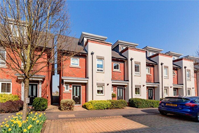 3 Bedroom End Of Terrace House For Sale In Kingfisher Drive, Maidenhead, Berkshire, SL6