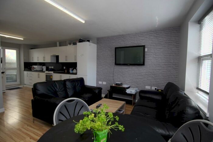 6 Bedroom End Of Terrace House To Rent In Regent Street, Plymouth, Devon, PL4