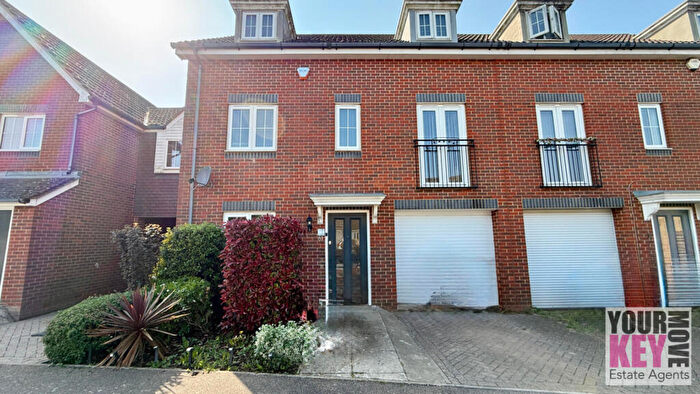 4 Bedroom End Of Terrace House For Sale In Campbell Road, Hawkinge, Folkestone, Kent, CT18