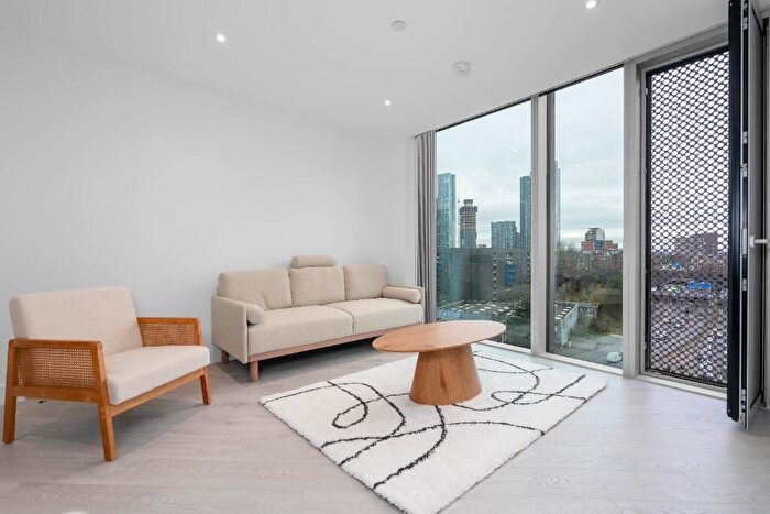 1 Bedroom Apartment To Rent In Trinity Way, Manchester, Greater Manchester, M3