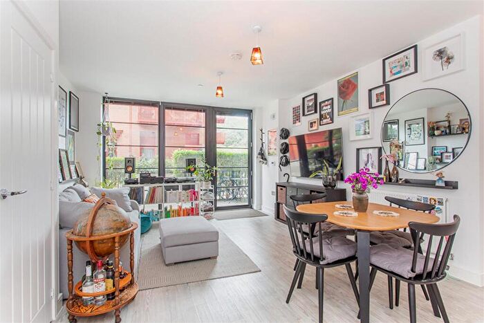 1 Bedroom Flat For Sale In Hart Yard, Bow, E3