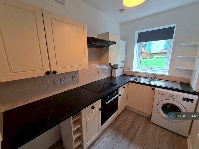 2 Bedroom Flat To Rent In Poplar Street, Greenock, PA15